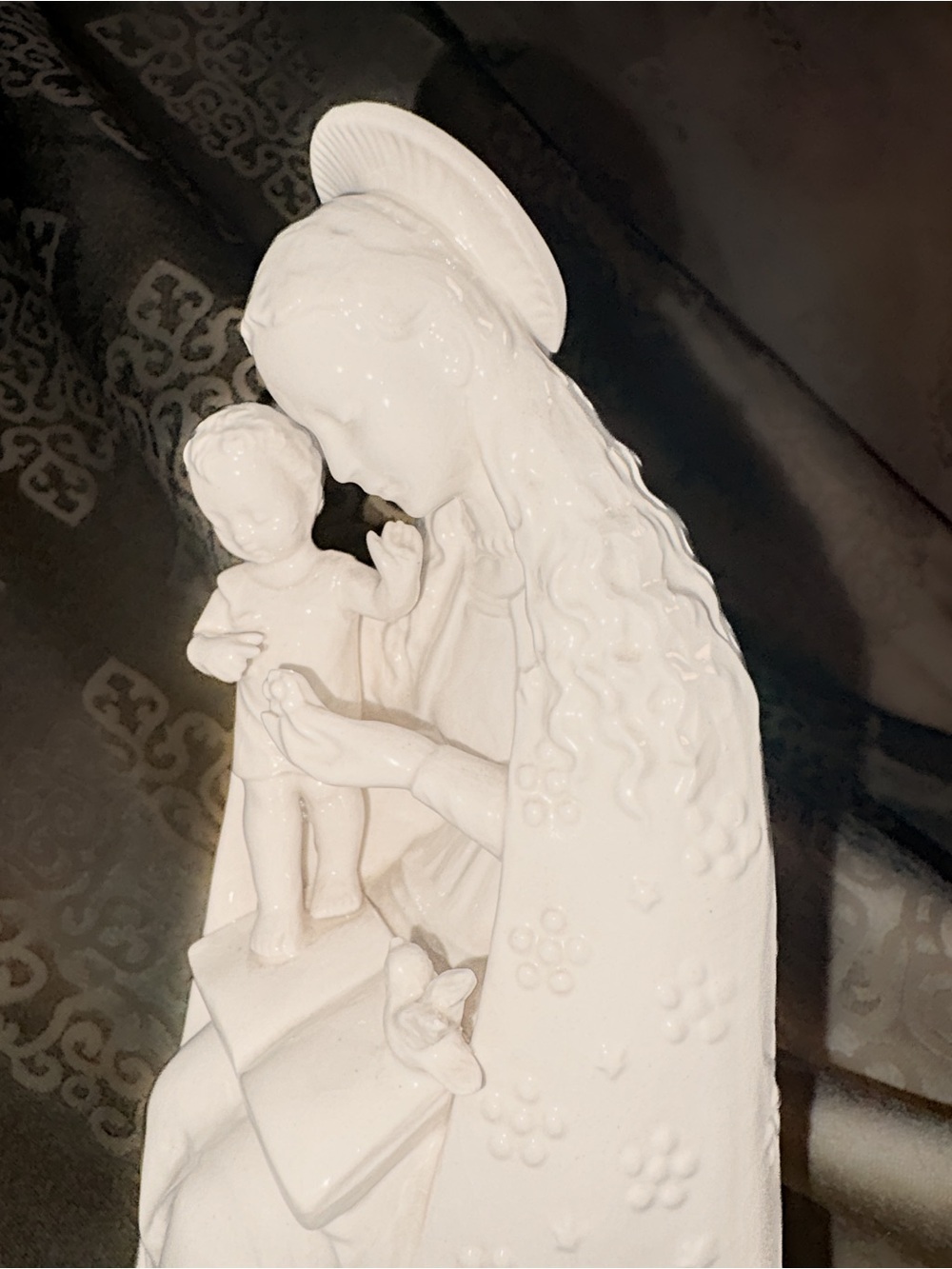 M.I. Hummel Flower Madonna Figurine | Goebel Porcelain | Madonna & Child - Picture 6 of 17